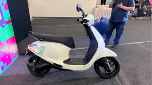 बजट में लॉन्च हुआ नया Bajaj Chetak C25! ₹91,399 में मिलेगा 113 KM का रेंज; जानें क्यों है यह मिडिल क्लास के लिए बेस्ट