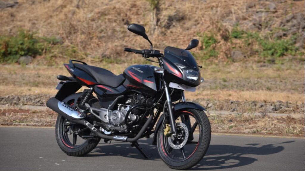 Pulsar या Apache? युवाओं के बीच फेमस ये बाइक! फरवरी 2026 की सेल्स रिपोर्ट में देखें कौन किस पर पड़ा भारी